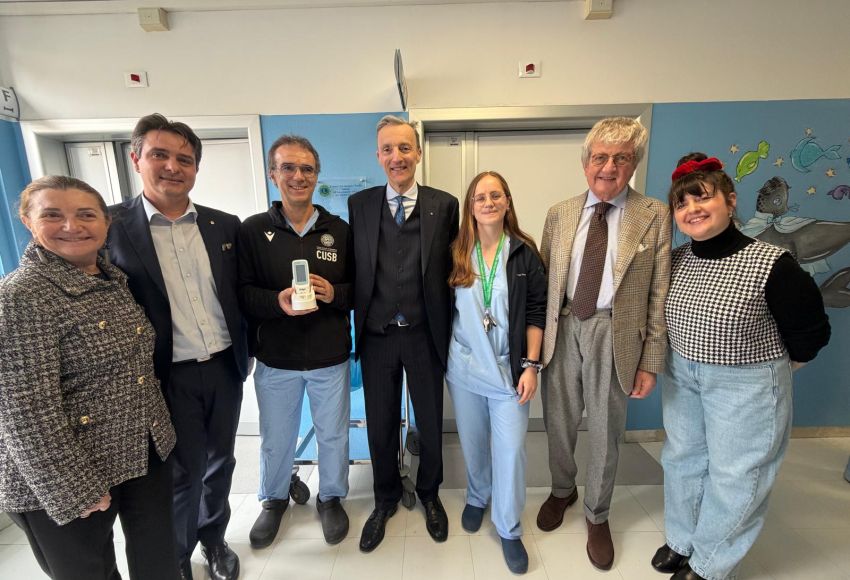 Consegna del bilirubinometro transcutaneo