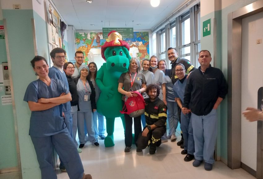 Grisù e I Vigili del Fuoco del comando di Bologna in Pediatria