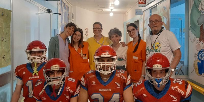 La squadra di football americano dei Doves ha portato un sorriso in corsia